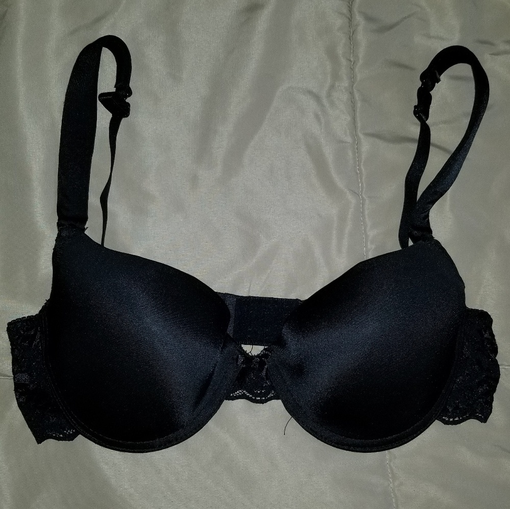 Woman's nursing bra size 38b